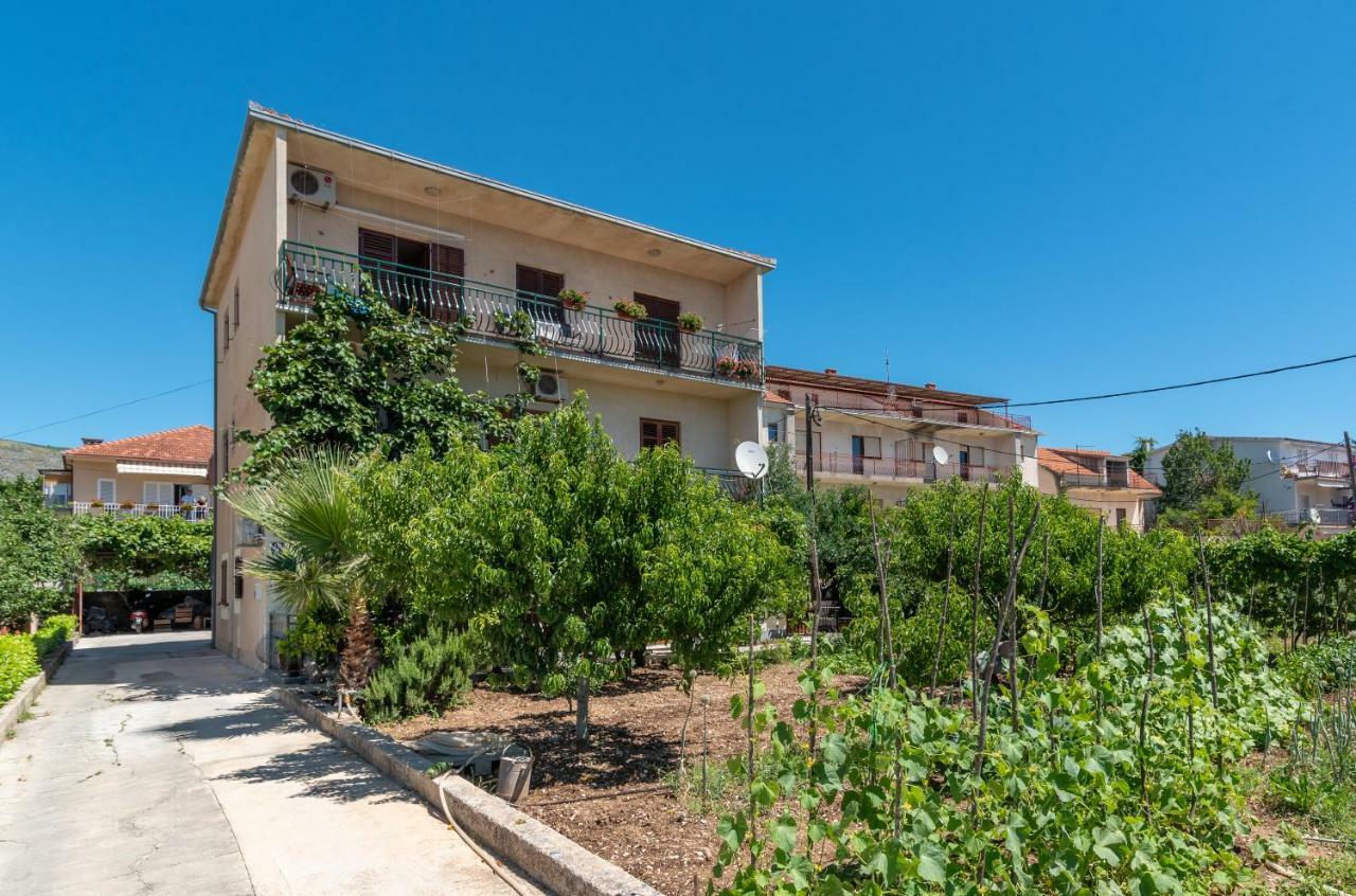 Kiwi Apartment Трогир Екстериор снимка