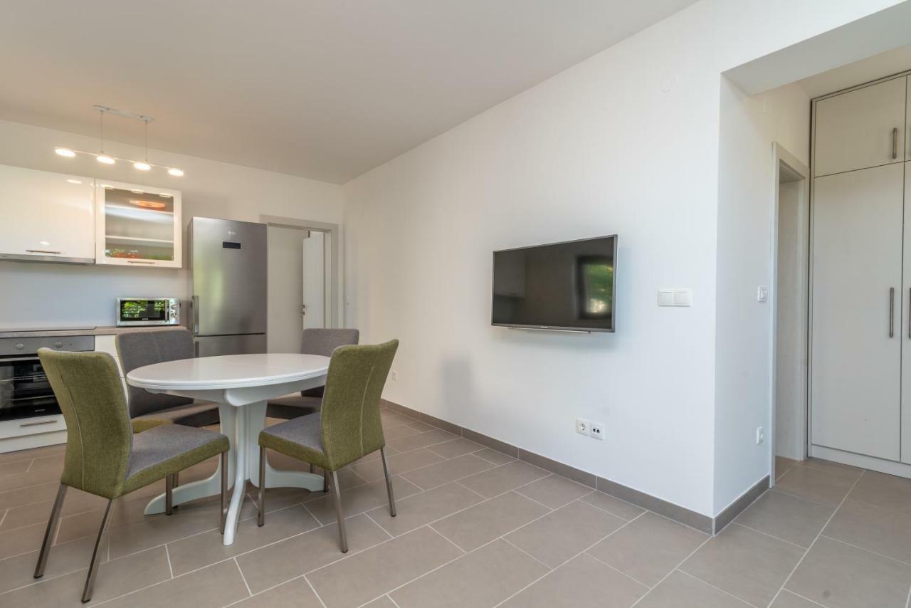 Kiwi Apartment Трогир Екстериор снимка