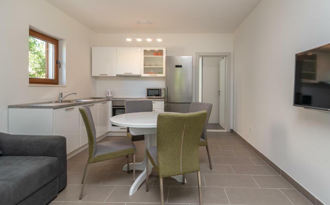 Kiwi Apartment Трогир Екстериор снимка