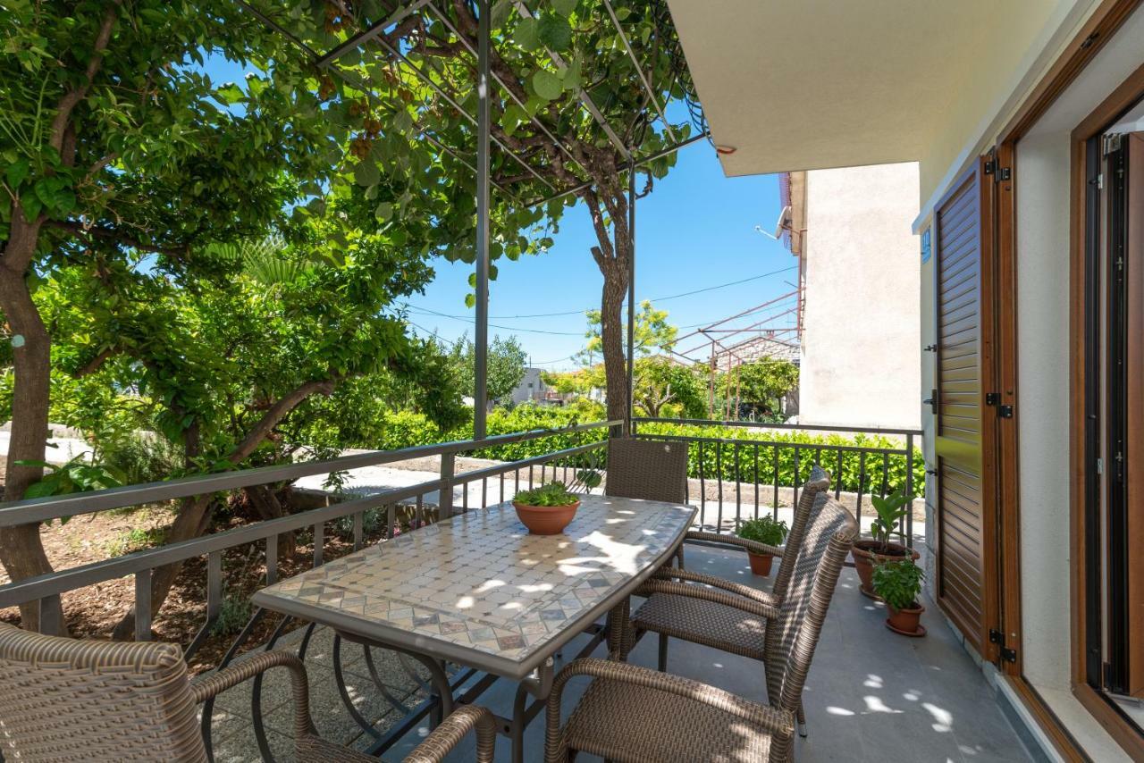 Kiwi Apartment Трогир Екстериор снимка